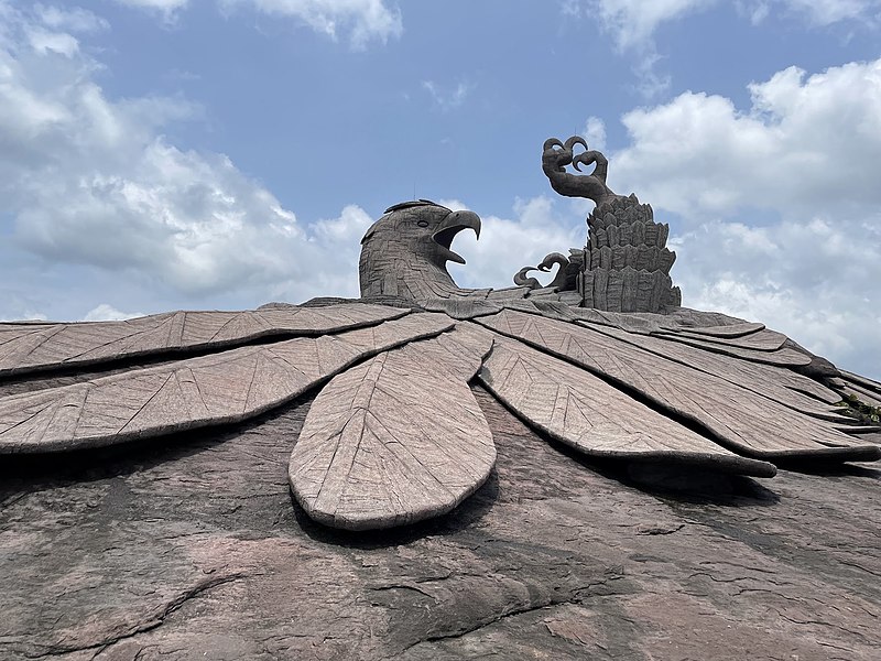 File:Jatayu statue.jpg