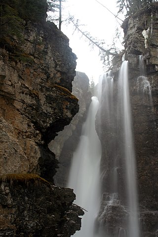 <span class="mw-page-title-main">Johnston Creek (Alberta)</span> Creek in Alberta, Canada