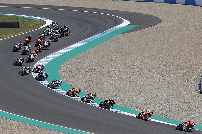 File:Jorge Lorenzo leads the pack 2018 Jerez 3.jpg