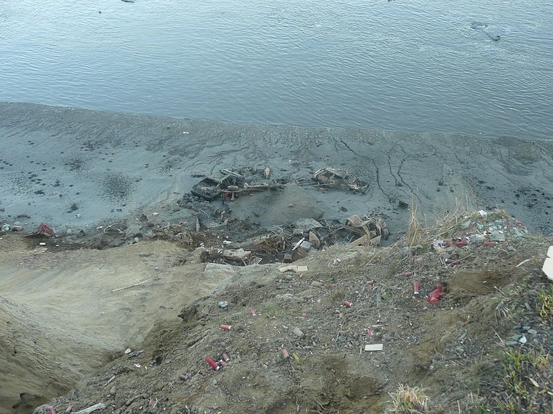 File:Junked vehicles and shotgun shells along bluff, Turnagain Arm, Anchorage, Alaska.jpg