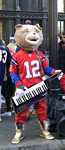 Keytar medvjed na Paradi pobjede Patriots Super Bowl LIII u blizini Vladinog centra