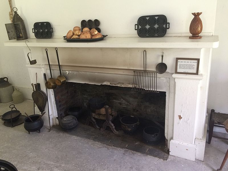 File:Kitchen hearth, Gamble Plantation.jpg