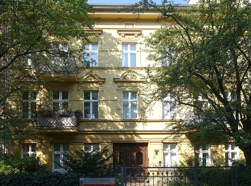 File:Kreuzstraße 8 (Berlin-Pankow).JPG