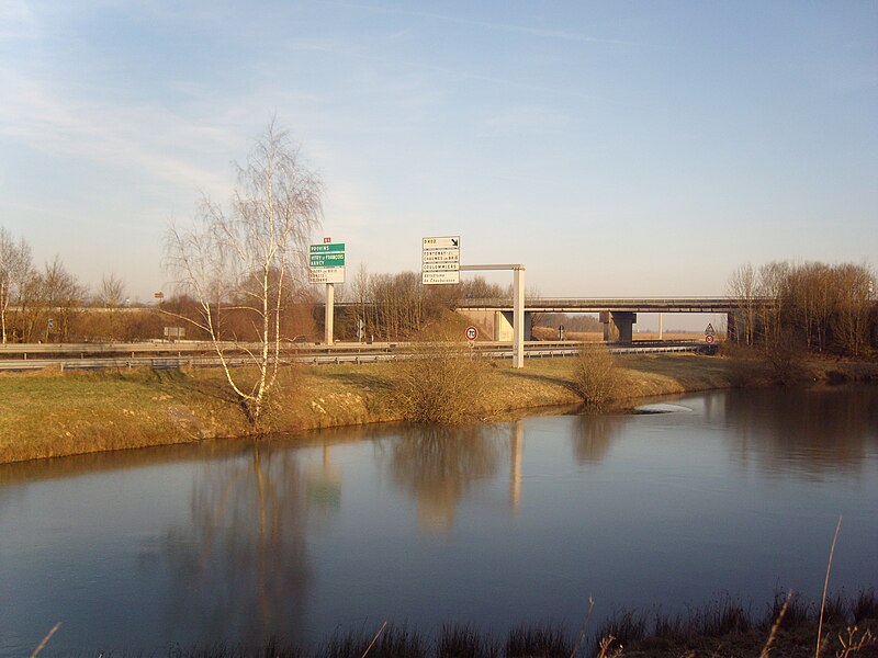 File:La route nationale 4 à Fontenay-Trésigny.JPG