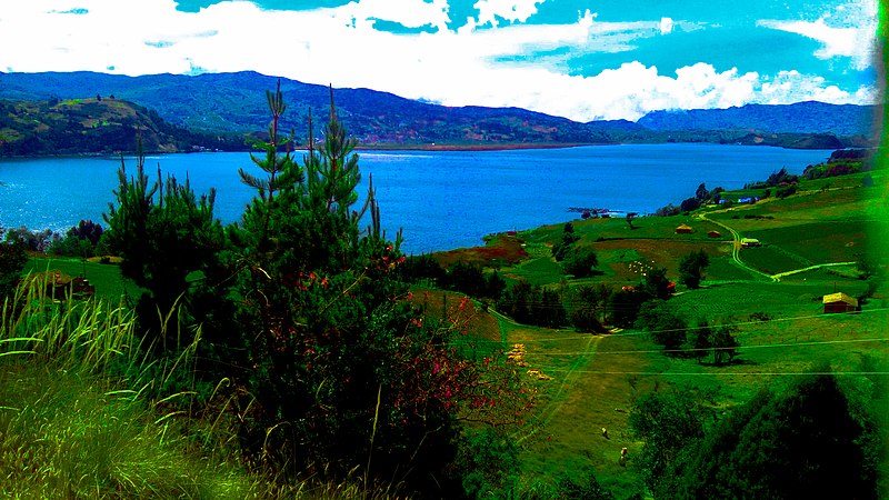 File:Lago de Tota-Boyacá.jpg