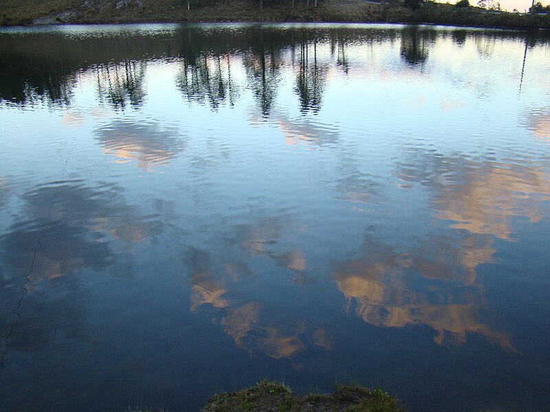 File:Lago do Pico do Itapeva (3842490781).jpg