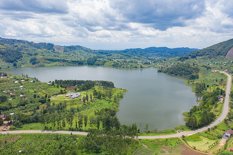 File:Lake Nkugute.jpg