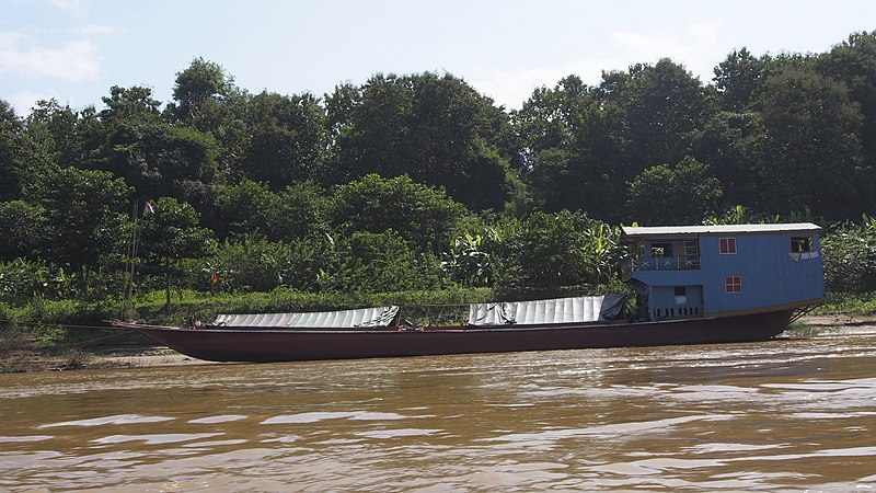 File:Lao river freighters (12237562173).jpg