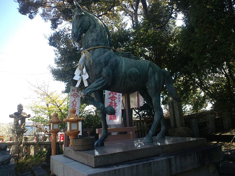 File:Le Sanctuaire Shintô Kamisaki-jinja - La statue en bronze du cheval - "Shinme".jpg