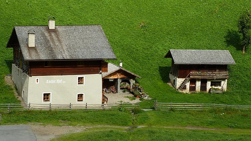 File:Locher Hof in Rabenstein.jpg