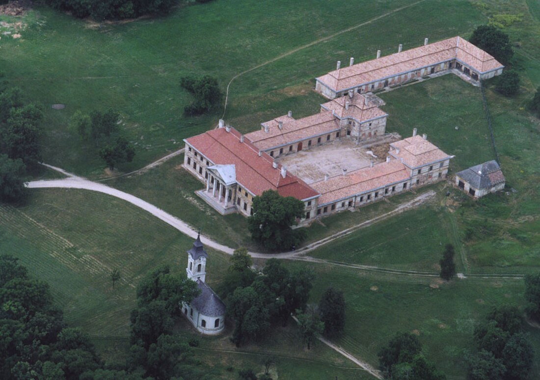 File:Lovasberény - Palace.jpg