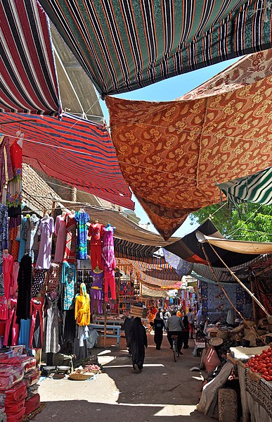 File:Luxor Souq R01.jpg