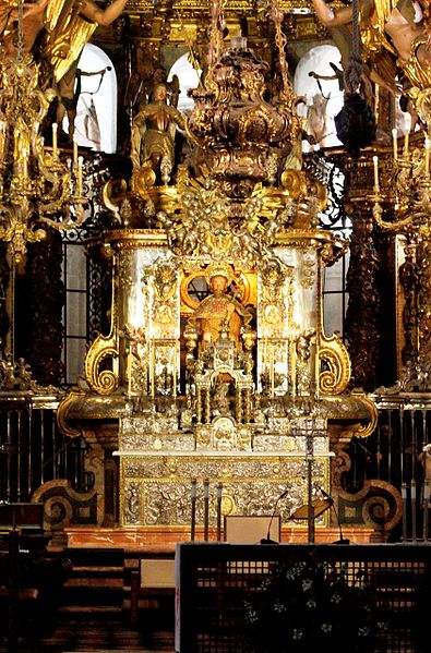 File:Main altar of Cathedral of Santiago de Compostela (4).JPG