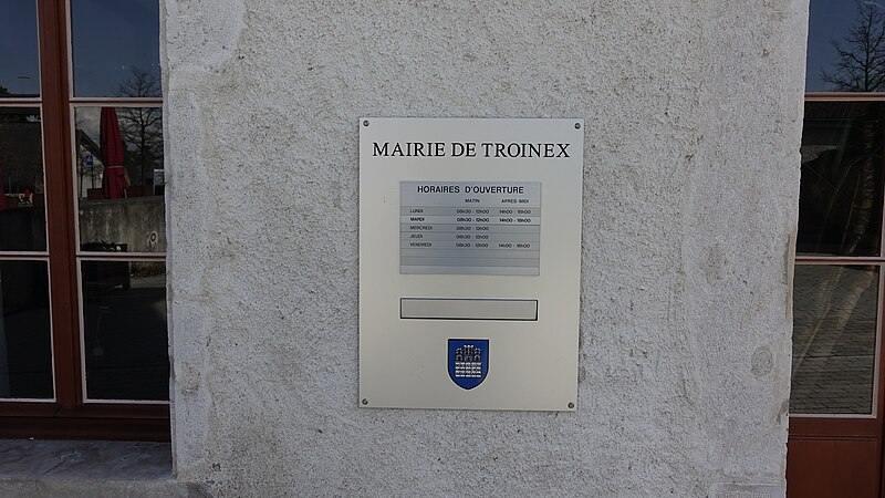File:Mairie-de-Troinex-5.jpg