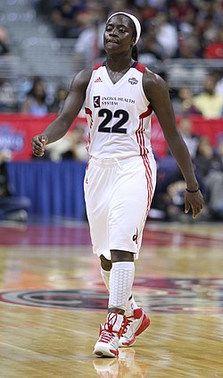 Ajawon en acción para las Washington Mystics contra las Chicago Sky (11 de junio de 2011)