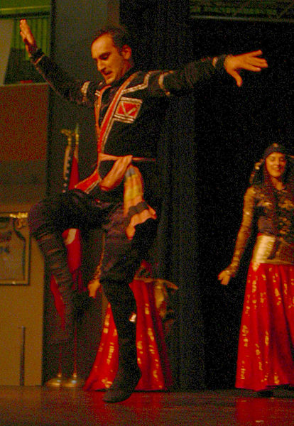 File:Mavi Dance 15.jpg