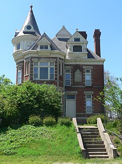 E 1. JPG'den McInteer Villa (Atchison KS)