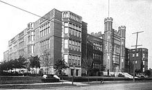 Foto der McKinley High School im Jahr 1910