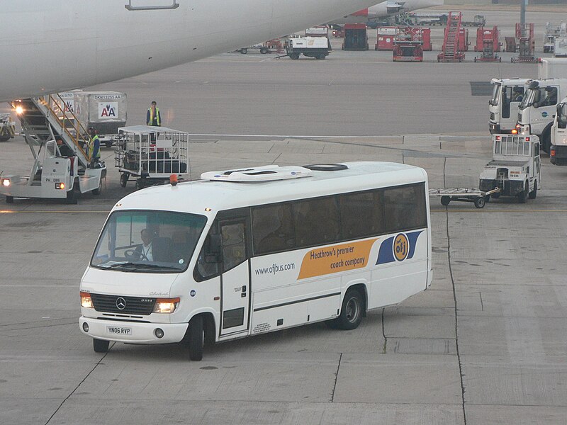 File:Mercedes-Benz Midibus at London Heathrow.jpg