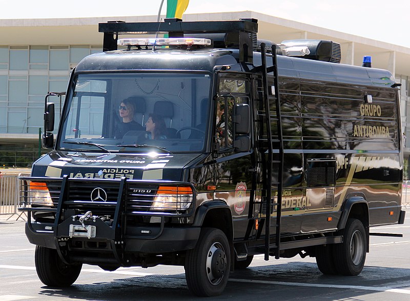 File:Mercedes-Benz Vario (7952430518).jpg