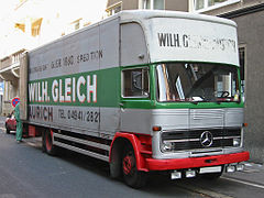 Flyttelastebil for møbeltransport, av type Mercedes-Benz LP.