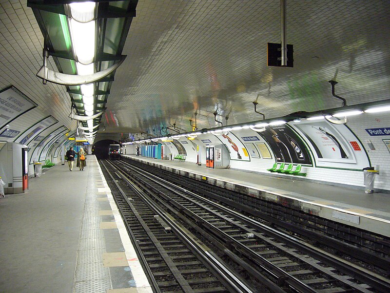 File:Metro Paris - Ligne 1 - Pont de Neuilly (3).jpg