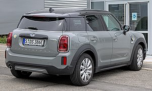 Mini Countryman (F60) Plug-In-Hybrid - right rear view