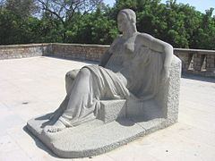 Serenitat (1928), de Josep Clarà, Jardins de Miramar.