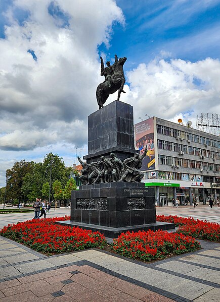 File:Monument to the Liberators of Nis 02.jpg