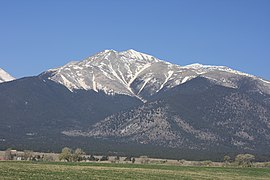 کوه آنترو ، از امتداد 285 ایالات متحده ، در نزدیکی شهر Nathrop.jpg گرفته شده است