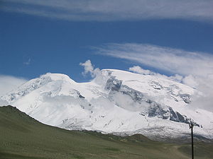 Buzlu dağların atası olan Muztağ Ata Dağı