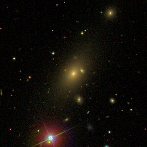 NGC 5594 met LEDA 1770636 (of) [1] SDSS-afbeelding