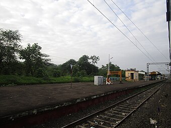 Nepanagar railway station (1).jpg