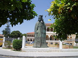 Standbeeld van Makarios III buite die paleis van die Ortodokse aartsbiskop in Nikosia.