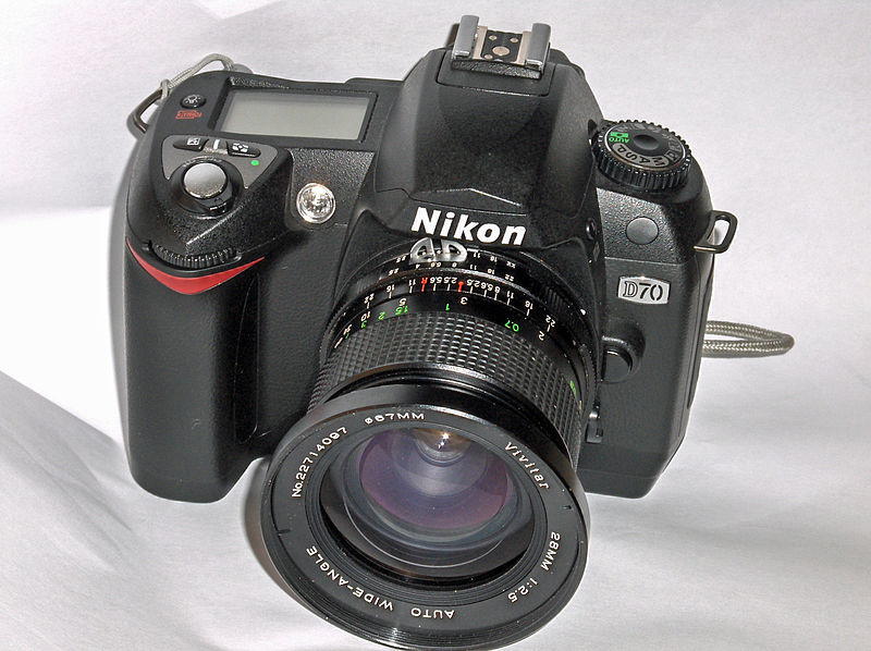 File:Nikon D70 with Vivitar 28mm f2.5 mounted.jpg