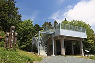 富幕山の山頂の休憩所と展望台