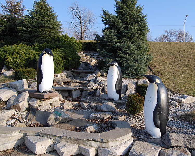 File:Odette Sculpture Park Penguins.jpg