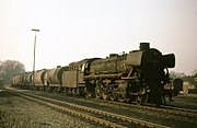 37. KW Die DR-Baureihe 42 mit Ölhauptfeuerung (Schweröl) und Kesselwagenzug in der Nähe von Rheine im Münsterland (Mitte April 1974).