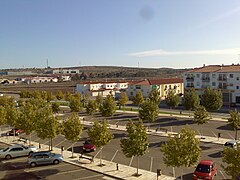 Foto von Gebäuden außerhalb des Stadtzentrums.