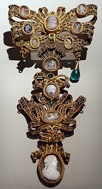 médailles d'or Castellani, faits à l'imitation de l'ancienne en partie en incorporant des matériaux originaux, 19ème siècle, broche 01.jpg