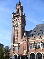 Klokkentoren van het Vredespaleis in Den Haag