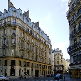 Rue Coquillière vue de la rue du Louvre.
