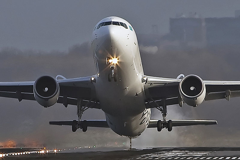 File:P4-KCA B767 Air Astana tail strike (6667403905).jpg