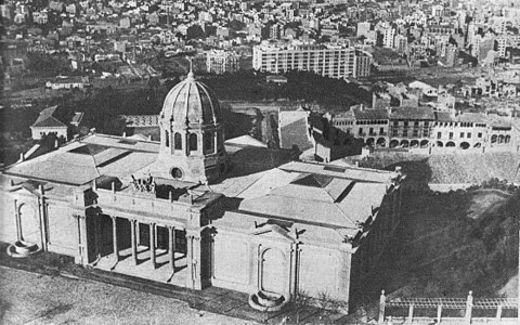 Palau de la Química (Barcelona), obra d'Antoni Sardà fet en 1927 per a l'Exposició Universal de Barcelona de 1929. Un incendi el va destruir el 1962.