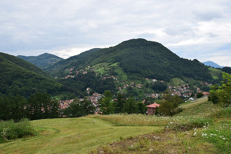 File:Panorama Ivanjice sa Vidinog krsa - panoramio (1).jpg