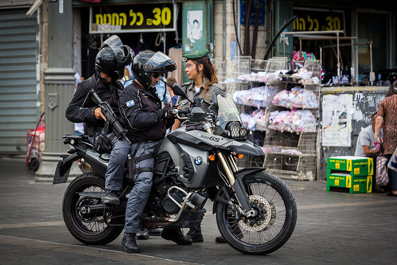 File:Patrouille police Yasam BMW F800GS Jérusalem juillet 2014.jpg