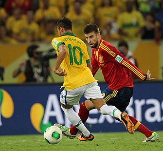 Gerard Piqué: Clubes, Seleção Nacional, Vida pessoal