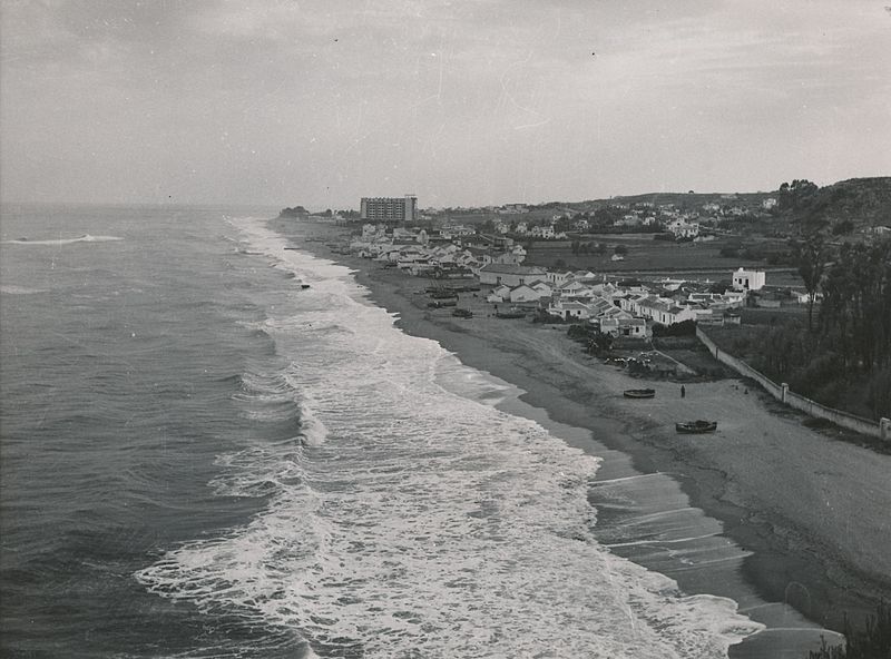 File:Playa en Torremolinos (Málaga) (15879996723).jpg