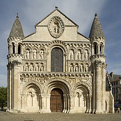 Нотр дам ля гранд. Церковь notre-Dame la grande, Пуатье. Романский храм средневековья.