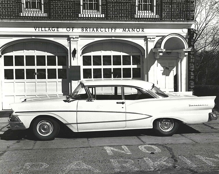 File:Police cruiser of Briarcliff Manor (1962).jpg